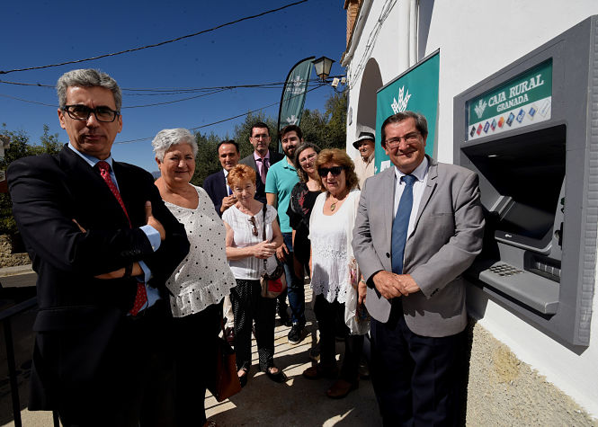 Inauguración del cajero automático de Lobras (R. MARTÍNEZ / DIPGRA)