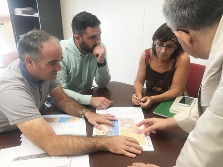 Reunión entre miembros de la Junta y miembros del AYuntamiento de Almuñécar (AYTO. ALMUÑÉCAR)