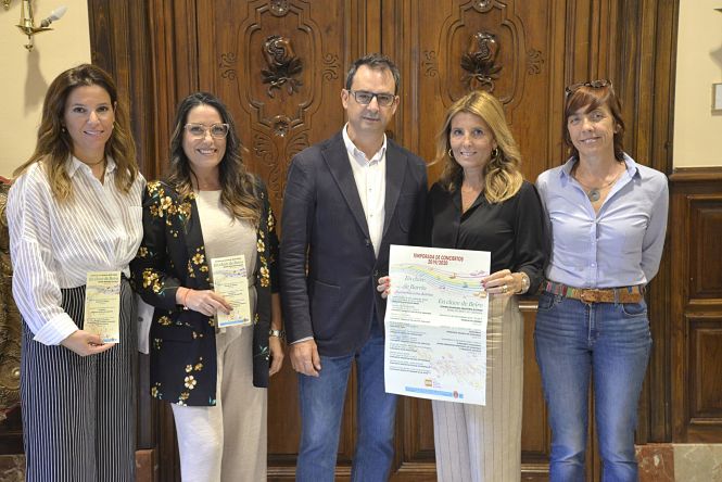 Presentación del prorama `En Clave de abrrio` (JAVIER ALGARRA)