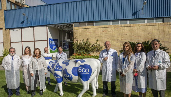 La Delegada de Empleo, Virginia Fernández ha visitado Puleva (J.M. GRIMALDI)