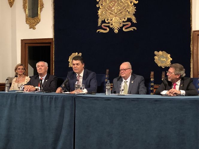 Carlos Rojas durante la conferencia en el Real Colegio Mayor San Bartolomé y Santiago 