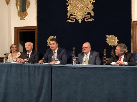 Carlos Rojas durante la conferencia en el Real Colegio Mayor San Bartolomé y Santiago 