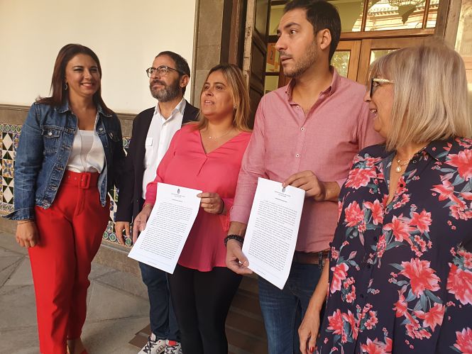 Concejales del PSOE presentando las alegaciones (PSOE) 