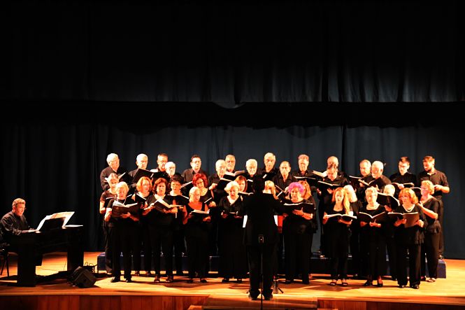 Momento del Concierto de la Coral Santa María de la Victoria (AYTO. ALMUÑËCAR)