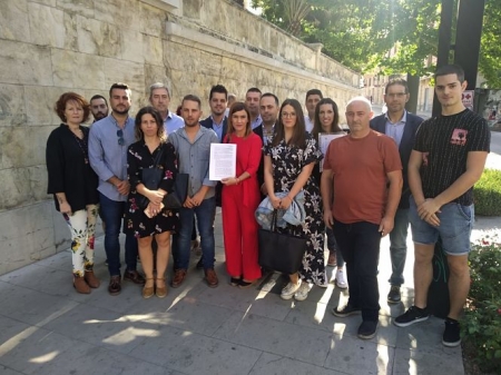 Miembros del PSOE han entregado las incidencias en la Delegación de Educación (PSOE)