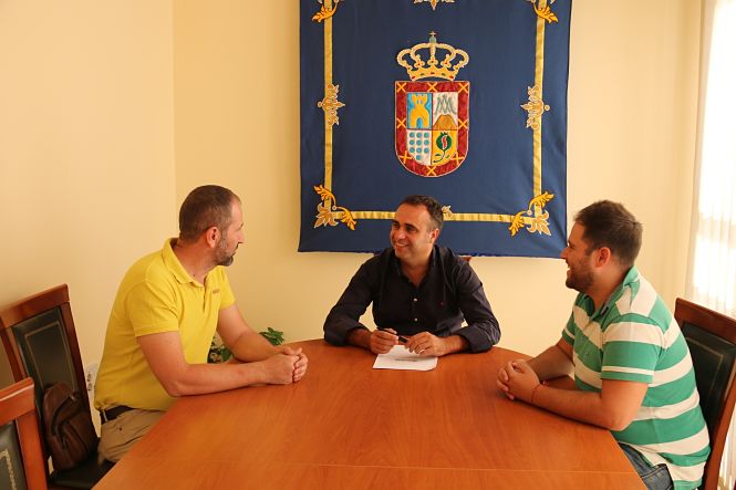 El alcalde de Alhendín, Francisco Rodríguez se ha reunido com miembros de Avisur (AYTO. ALHENDÍN)
