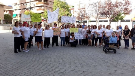 Concentración del personal de servicio de ayuda a domicilio de Albolote (CCOO)