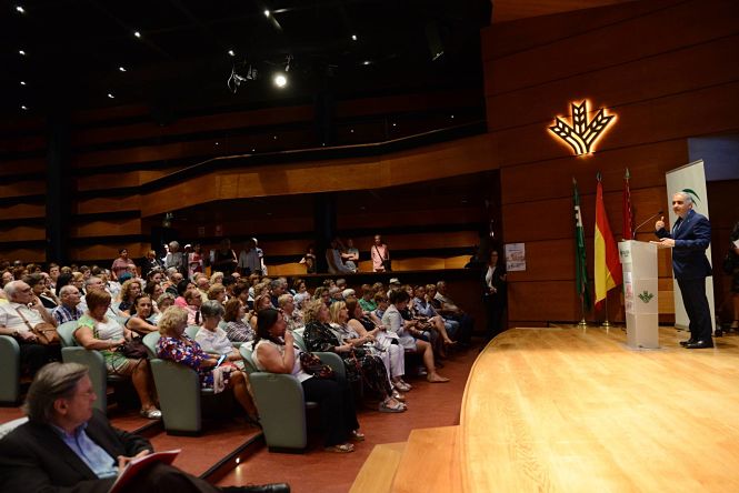 Antonio Jesús Castillo ha inaugurado las actividades por el Día del Mayor (J. M. GRIMALDI) 