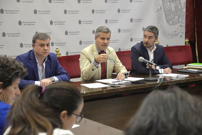 El Concejal de seguridad ciudadana, César Díaz en rueda de prensa (JAVIER ALGARRA)