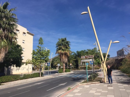 Farola en una calle de Motril (PSOE MOTRIL)