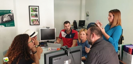 Momento de la reunión entre miembros de IU y miembros de Asogra (IU)