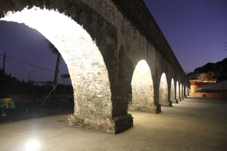 Acueducto de Torrecuevas iluminado (AYTO. ALMUÑÉCAR)