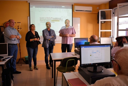 Miembros del equipo de gobierno han visitado el Centro de Adultos (AYTO. ALBOLOTE) 