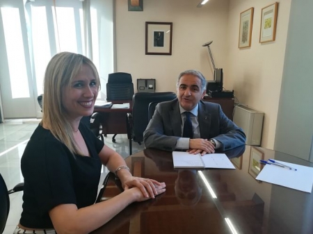 El Delegado de Educación, Antonio Jesús Castillo ha recibido a Silvia Ocaña, directora del centro (JUNTA) El Delegado de Educación, Antonio Jesús Castillo ha recibido a Silvia Ocaña, directora del centro (JUNTA)