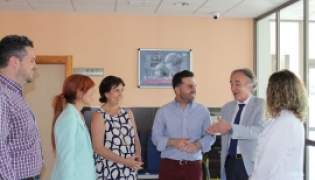 El Delegado de Salud durante una visita a Maracena (ARCHIVO)