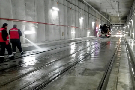 Operarios durante la limpieza de un túnel del metro (JUNTA)