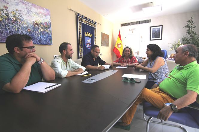 Reunión del Grupo Municipal del PP de Almuñécar en el despacho de alcaldía (PP ALMUÑÉCAR) 