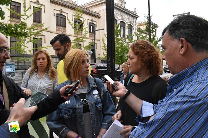 Lectura del Manifiesto por miiembros de IU (IU GRANADA)