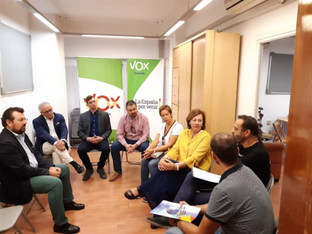 Miembros de Vox se han reunido con Jusapol (VOX) 