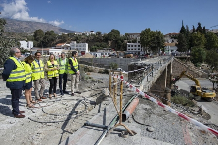 Marifrán Carazo ha visitado las obras del puente de Órgiva (JUNTA)