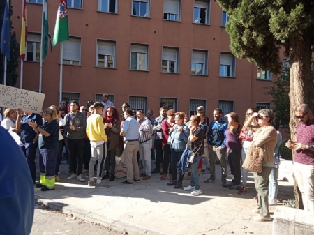 Concentración en la sede de la Delegación de Salud (UGT)
