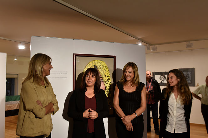 Olvido de la Rosa durante la visita a la exposición (M. JIMÉNEZ / DIPGRA) 