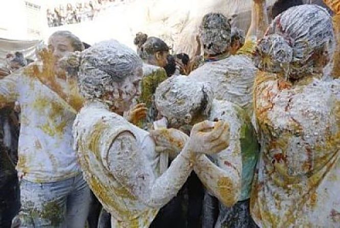 Universitarios celebrando San Lucas