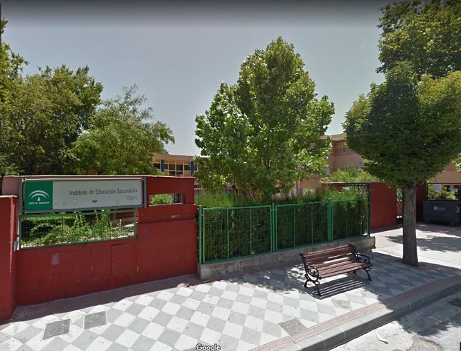 Entrada del IES Iliberis de Atarfe (JUNTA)