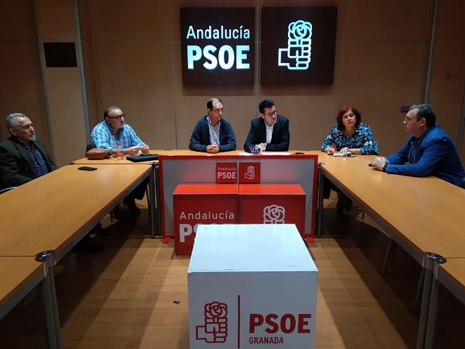 Miembros del PSOE se han reunido con el comité de empresa de Santa Barbara (PSOE)