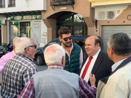 José Robles durante la visita a Huétor Santillán (PP) 