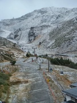 Sierra Nevada empieza a vestirse de blanco (CETURSA) 