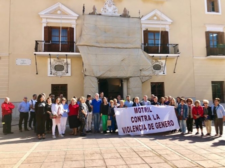 Concentración de repulsa en Motril contra el presunto crimen machista de La Zubia (AYTO. MOTRIL) 