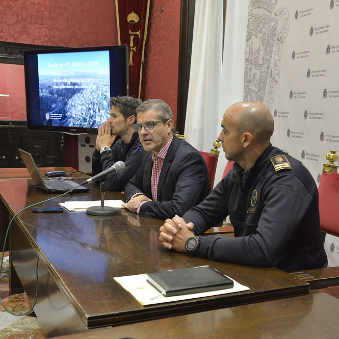 El Concejal de Seguridad, César Díaz ha presentado el nuevo plan Municipal de inudnaciones (JAVIER ALGARRA)