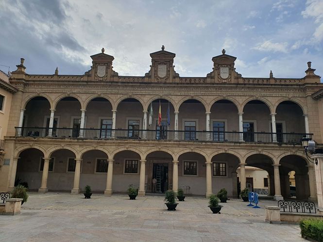 Patio del Ayuntamiento de Guadix 