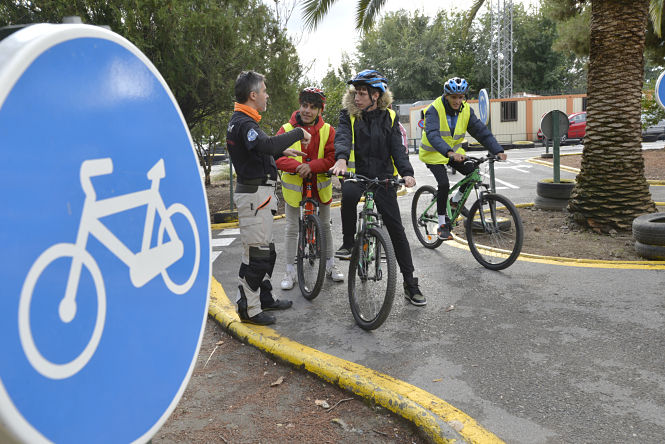 Jornadas moteras y de bici celebrdas en Granada (JAVIER ALGARRA)
