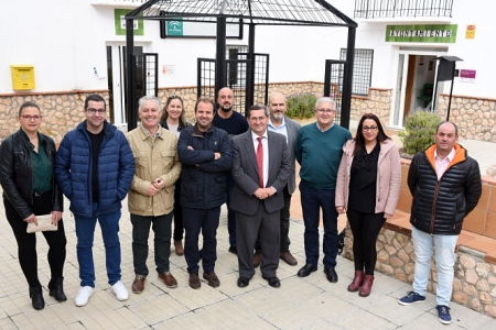 José Entrena junto a los alcaldes de la COmarca de Guadix (J. GROSSO / DIPGRA)