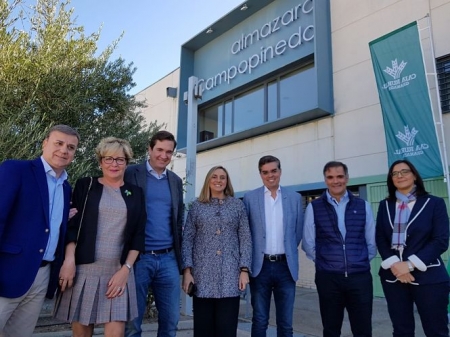 Miembros del PP han visitado la Almazara Campopineda (PP)