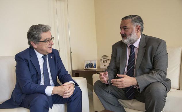 El delegado del Gobierno, Pablo García, se ha reunido con el Secretario General de Acción Exterior de la Junta de Andalucía, José Enrique Millo (JUNTA)