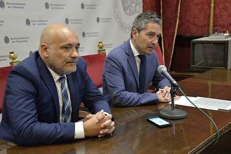 Manuel Olivares y Miguel Moreno en rueda de prensa (JAVIER ALAGRRA)