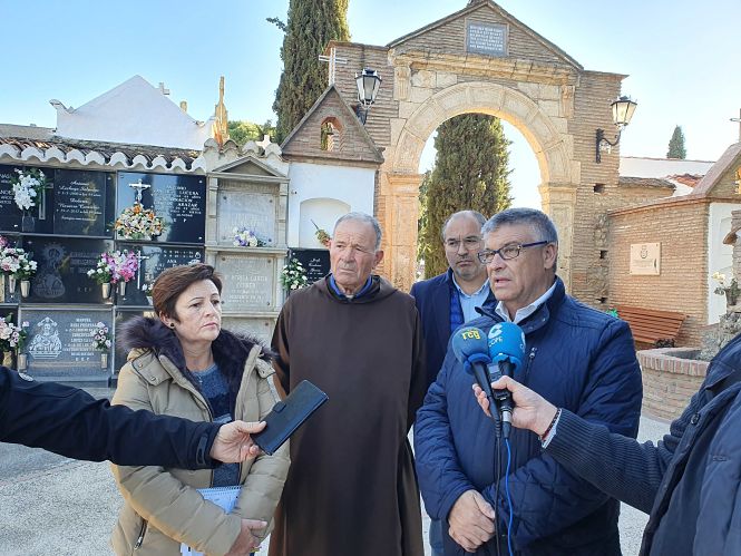 Jesús Lorente en el Cementerio de Guadix (AYTO. GUADIX)