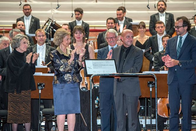 Juan Cruz-Guevara recibe el galardón de la Reina Emérita (JUNTA)
