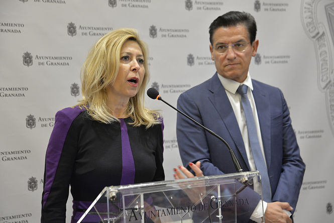 Pepa Rubia y Luis Salvador en rueda de prensa (JAVIER ALGARRA)