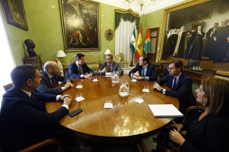 Luis Salvador se ha reunido con miembros del Colegio de Abogados (ICAGR)