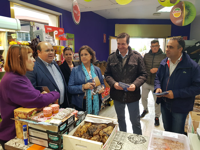 Lina García durante la visita a Alhendín (PP) 