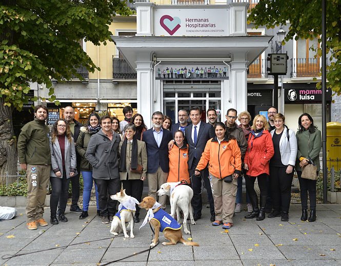 Luis Salvador ha visito el quiosco dela Fundación Purísima Concepción (JAVIER ALGARRA)