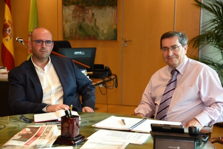 José Entrena se ha reunido con el presidente de la Mancomunidad de Municipios de la Comarca de Baza, Miguel Román (J. GROSSO / DIPGRA)