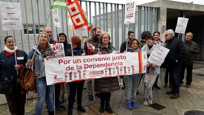Concentración en las puertas de la CGE (CCOO) 