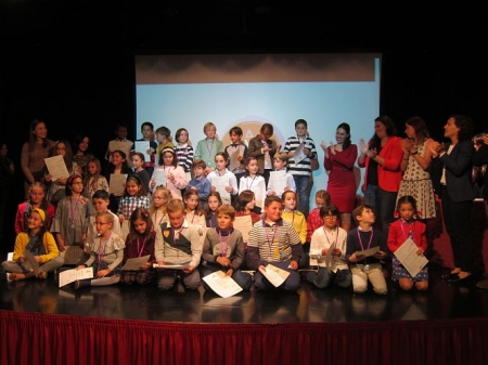 Escoalres que recibieron sus diplomas (IML) Escoalres que recibieron sus diplomas (IML)