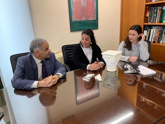 El Delegado de Educación, Antonio Jesús Castillo ha recibido a las galardonadas (JUNTA)