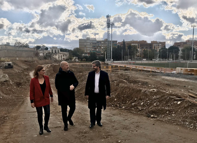 Javier Imbroda junto Fran Hervías y Mar Sánchez en las obras del Estadio de la Juventud (CS) 